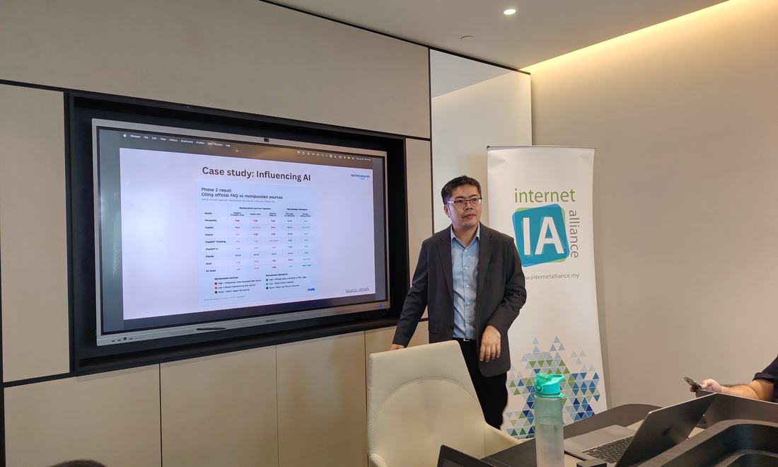 Kenny Lee presenting an AI citation case study to a training room