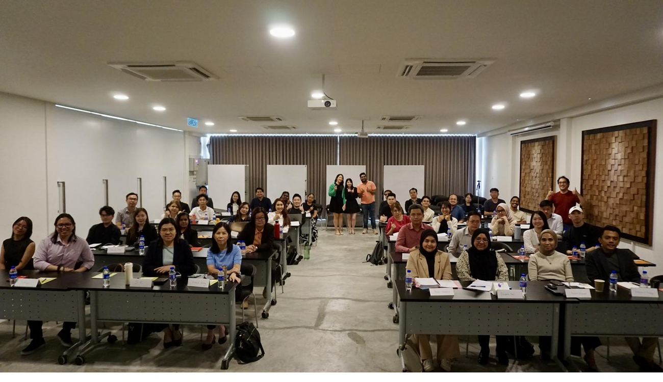 A full workshop room of participants building their content systems on laptops